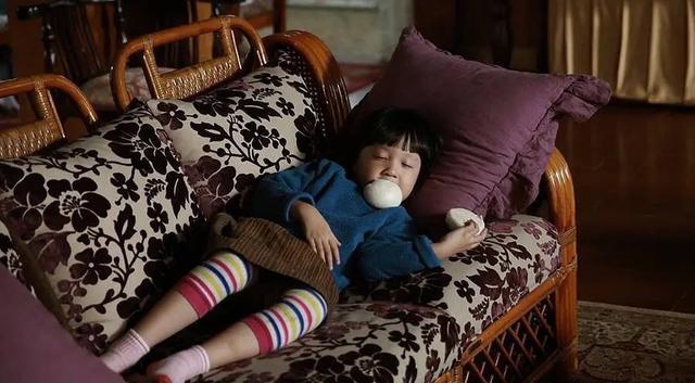 晒近照|请回答1988珍珠晒近照，白色洋装长发及腰，是小公主没错了