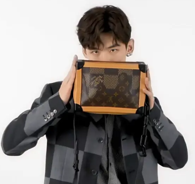 小鲜肉|小鲜肉参加品牌秀：吴亦凡朱一龙被嘲土气，范丞丞白敬亭颇为帅气