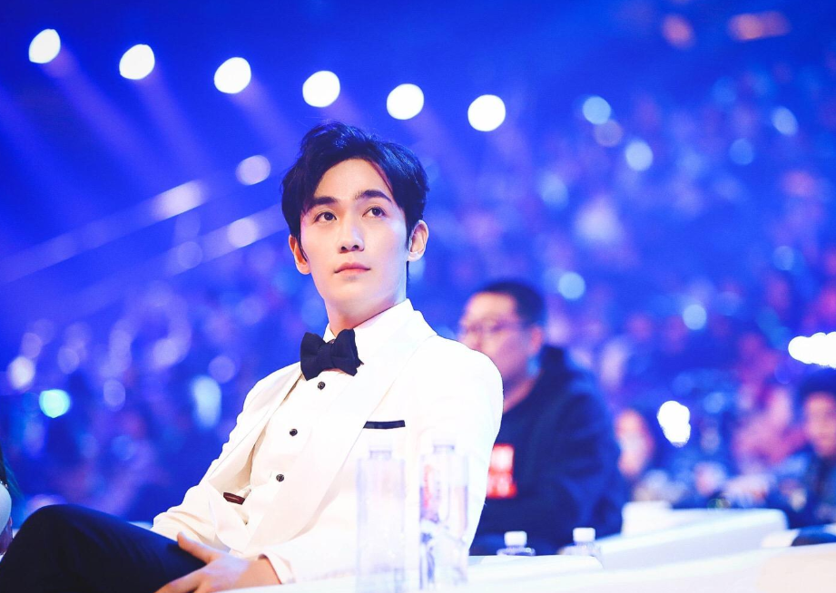 小鲜肉|小鲜肉参加品牌秀：吴亦凡朱一龙被嘲土气，范丞丞白敬亭颇为帅气