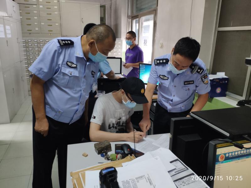 保时捷|接到举报5小时，交警找到遮挡号牌的保时捷司机，扣12分！