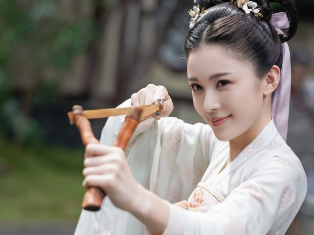 长安诺|《琉璃》收官，《长安诺》女主和成毅穿情侣装，还承认初遇真爱？