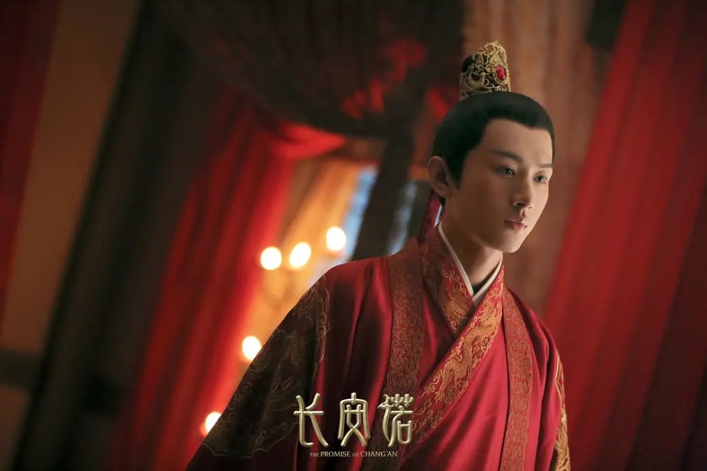 长安诺|《琉璃》收官，《长安诺》女主和成毅穿情侣装，还承认初遇真爱？