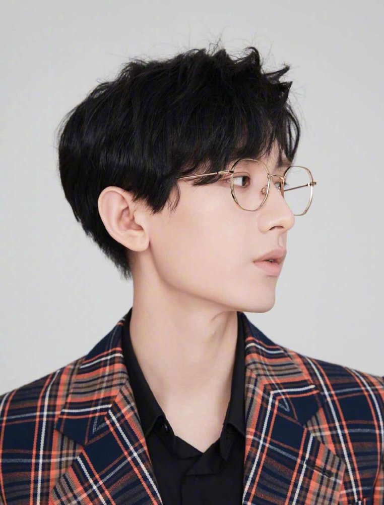 云歌|12位嘉宾宣传《琉璃》云歌会，11位配图都是同一张，唯独成毅特殊