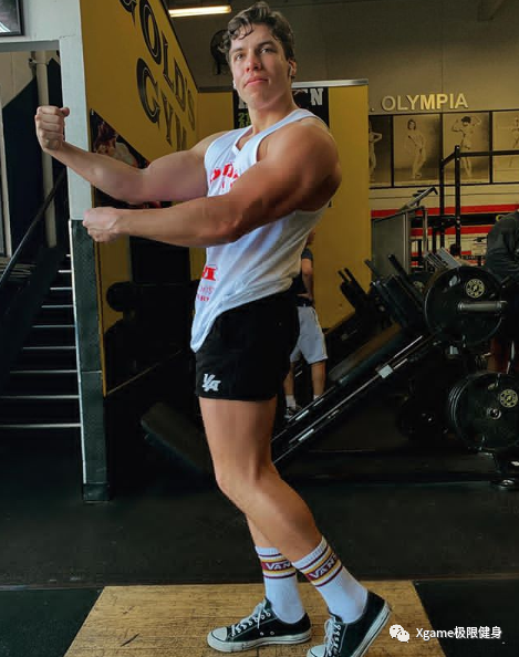 还是和去年相同的pose不久之前,他更新了