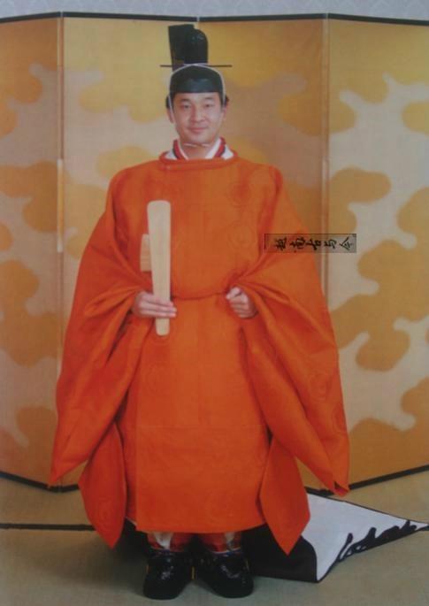 日本立皇太子全过程皇室成员穿唐制服饰天皇赐黄袍宝剑