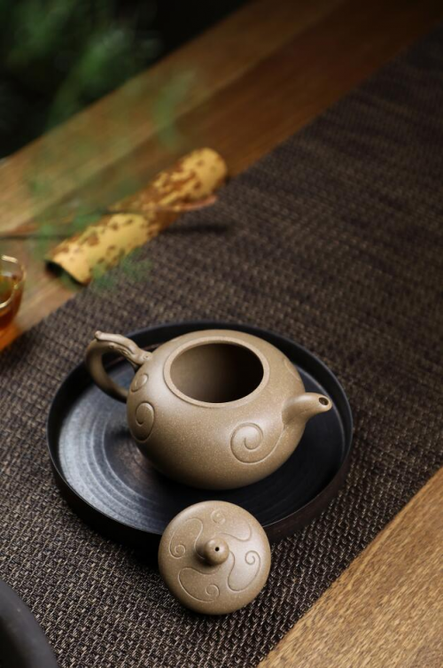 中国工艺美术|当代著名紫砂工艺师——余勇