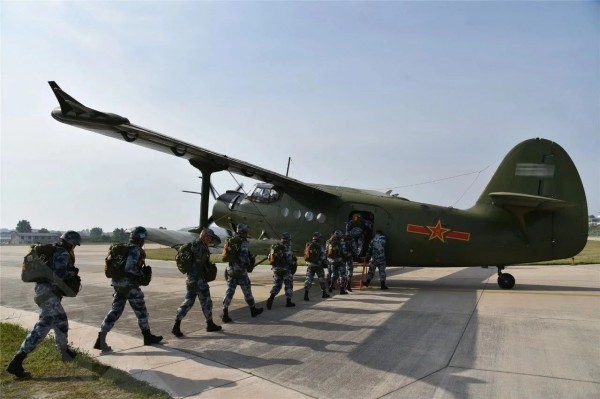 直8,直9,直10系列直升機也已經裝備空降兵的空中突擊旅隨著我國大型