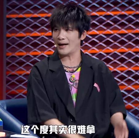 郑爽|郑爽上《脱口秀》被指没文化，讲评全程敷衍，最后干脆踩凳玩手