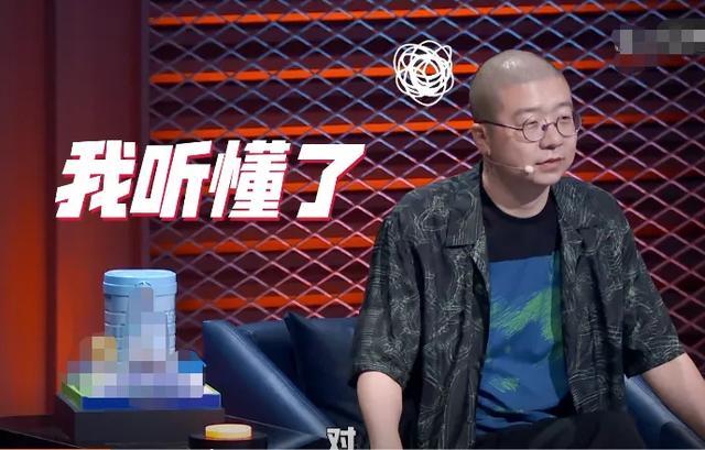 郑爽|郑爽上《脱口秀》被指没文化，讲评全程敷衍，最后干脆踩凳玩手