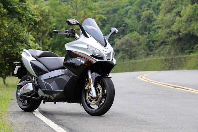 大型运动踏板摩托车通勤跑山皆宜的双缸大绵羊