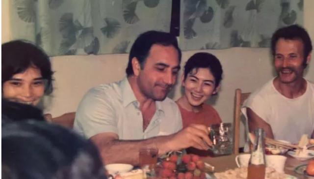 豪宅|喜提豪宅和兰博基尼，和郑恺分手后，她怎么过得更爽了？