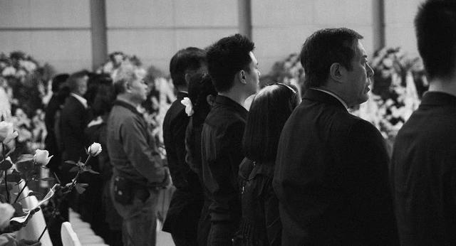 豪宅|喜提豪宅和兰博基尼，和郑恺分手后，她怎么过得更爽了？