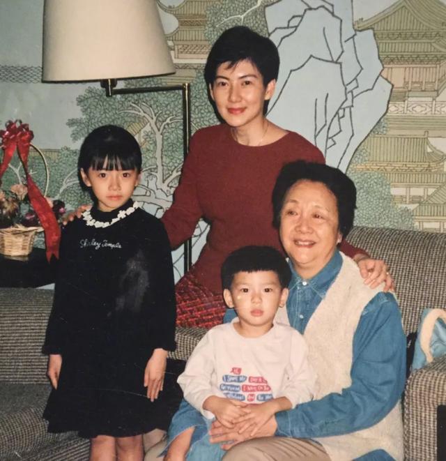 豪宅|喜提豪宅和兰博基尼，和郑恺分手后，她怎么过得更爽了？