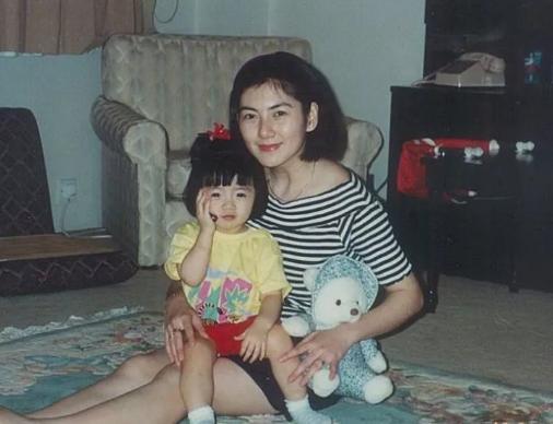 豪宅|喜提豪宅和兰博基尼，和郑恺分手后，她怎么过得更爽了？