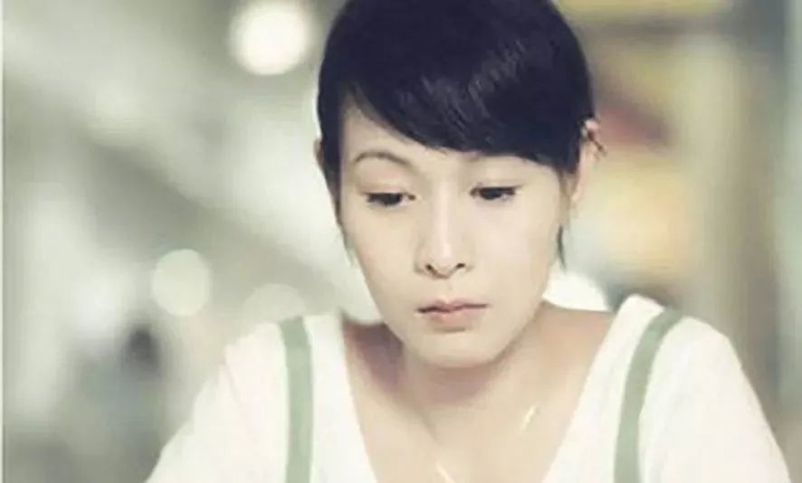 刘若英|放下陈升、错过黄磊，嫁给钟小江却分居9年，刘若英真的幸福吗？