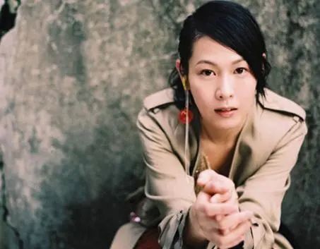 刘若英|放下陈升、错过黄磊，嫁给钟小江却分居9年，刘若英真的幸福吗？