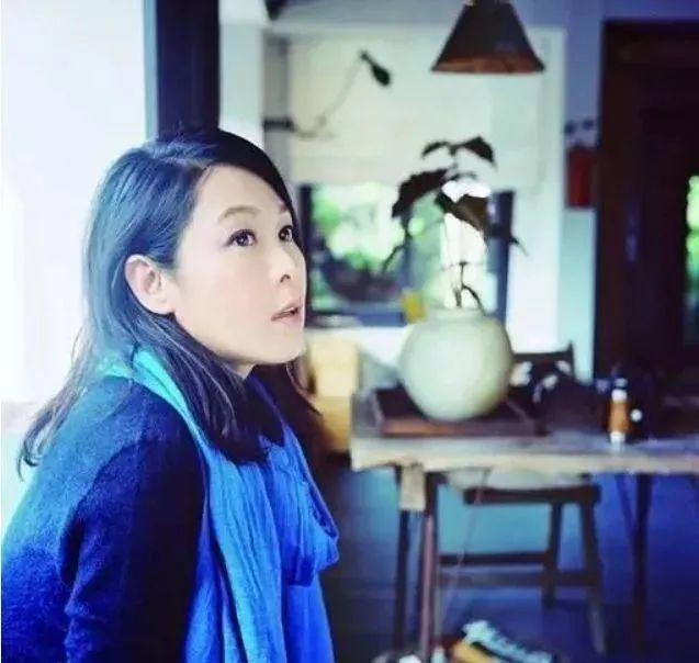 刘若英|放下陈升、错过黄磊，嫁给钟小江却分居9年，刘若英真的幸福吗？