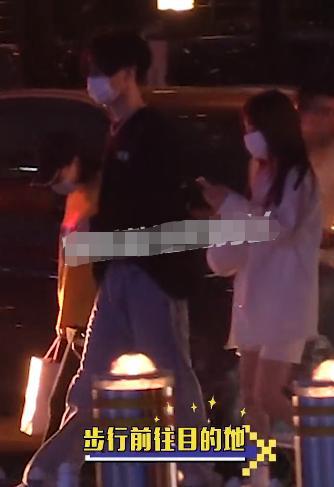 李小璐|李小璐半夜称喜欢帅哥，脖子红痕被疑草莓印，离婚后夜生活太精彩