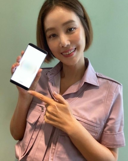 另外,金成玲将出演tvn综艺节目《我还活着》,参演的电影《call》也