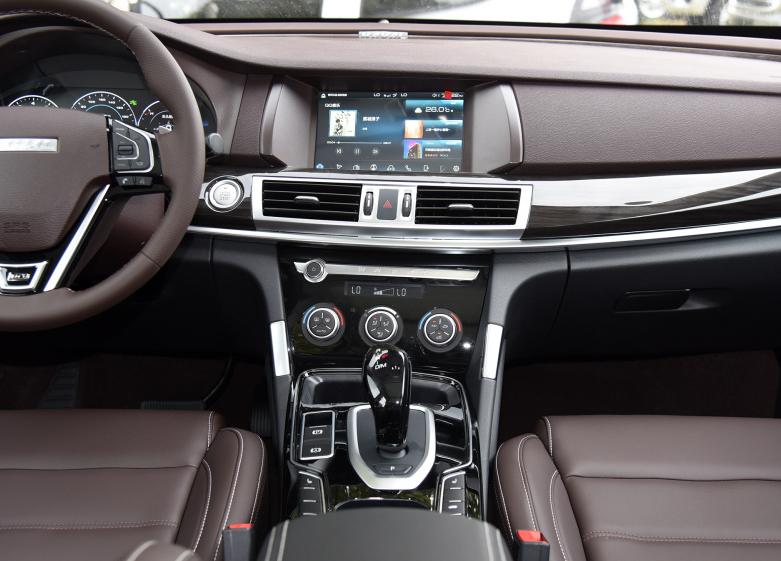 新增莫妮卡棕色内饰起售价不到15万新款哈弗h7值不值得买