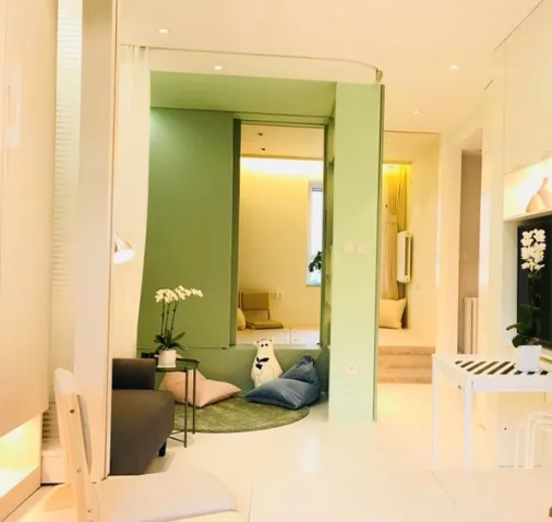 厕所|北京35㎡睡6人还要生二胎，老人睡客厅上30次厕所，全家站吃