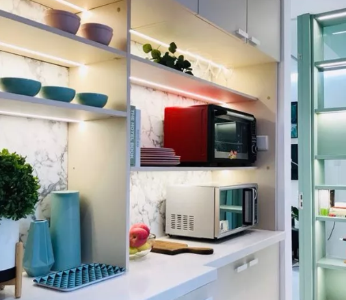 厕所|北京35㎡睡6人还要生二胎，老人睡客厅上30次厕所，全家站吃