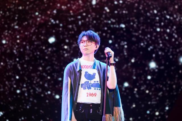 毛不易|周深频繁参加综艺被吐槽？比起毛不易，他确实用力过猛了！