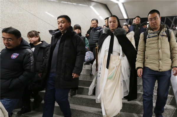 汉服|西安一90后小伙长发及腰，10年来坚持穿汉服，将爱好变成了职业