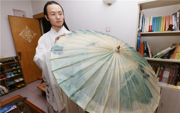 汉服|西安一90后小伙长发及腰，10年来坚持穿汉服，将爱好变成了职业