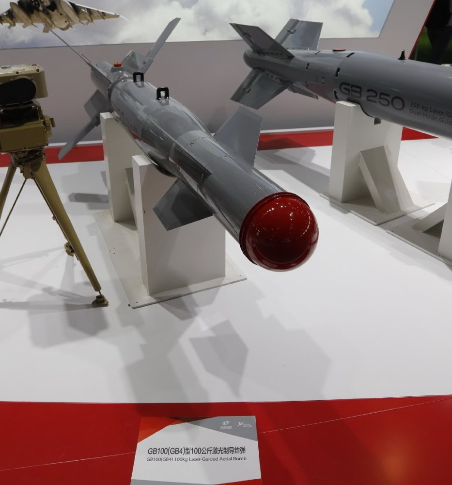 飞豹又多杀手锏,新型制导弹药填补装备空白,战力翻倍