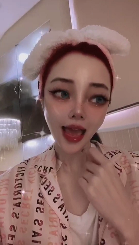李小璐|深夜声称喜欢帅气，脖子有草莓印引感情猜疑，李小璐澄清辟谣
