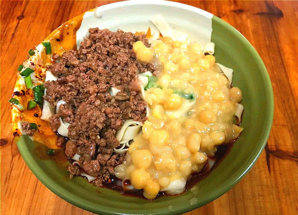 重庆地道的豌杂宽面,辣得纯粹,香得醇厚!