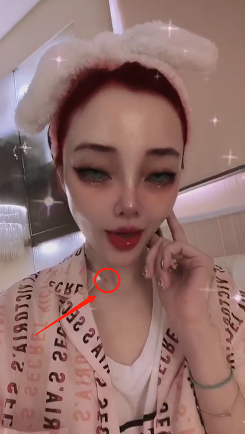 李小璐|深夜声称喜欢帅气，脖子有草莓印引感情猜疑，李小璐澄清辟谣