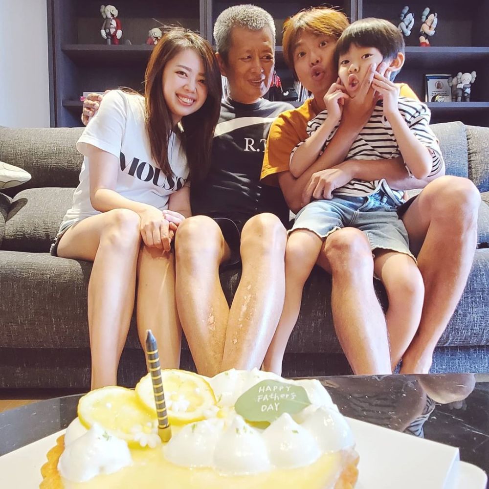 黄鸿升|黄鸿升亲妹晒与哥哥最后聊天记录，黄鸿升保留着与外甥出生时的合影