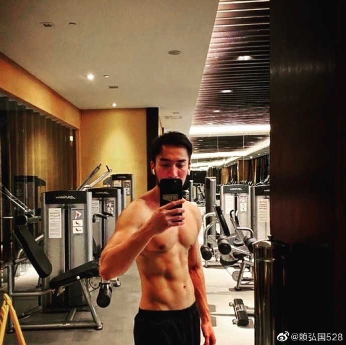 赖弘国|赖弘国离婚后搭上44岁名媛，女方狂夸赖弘国，阿娇曾为该名媛站台