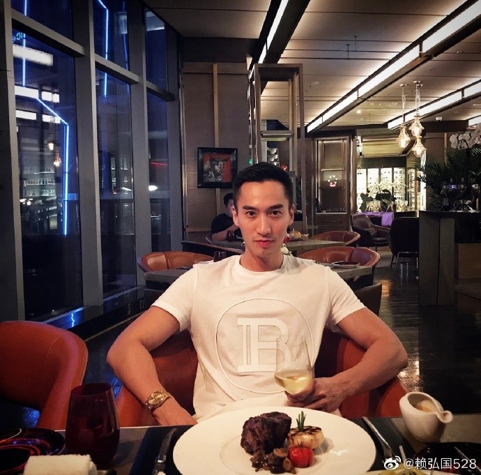 赖弘国|赖弘国离婚后搭上44岁名媛，女方狂夸赖弘国，阿娇曾为该名媛站台