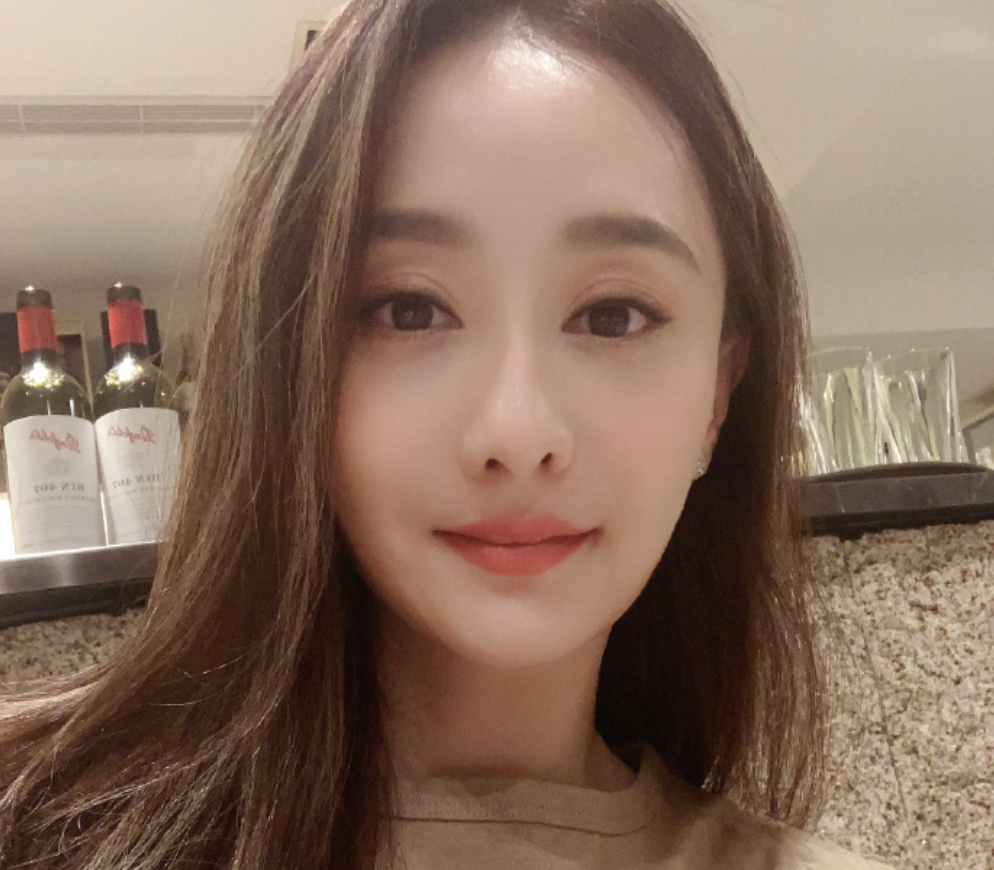 陈德容|陈德容近况曝光，46岁“琼女郎”颜值回春，频繁营业凸显事业心