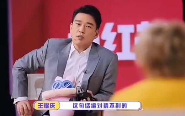 虞书欣|虞书欣被“舅舅”吐槽不请客，委屈回应：没机会！俩人互动太可爱