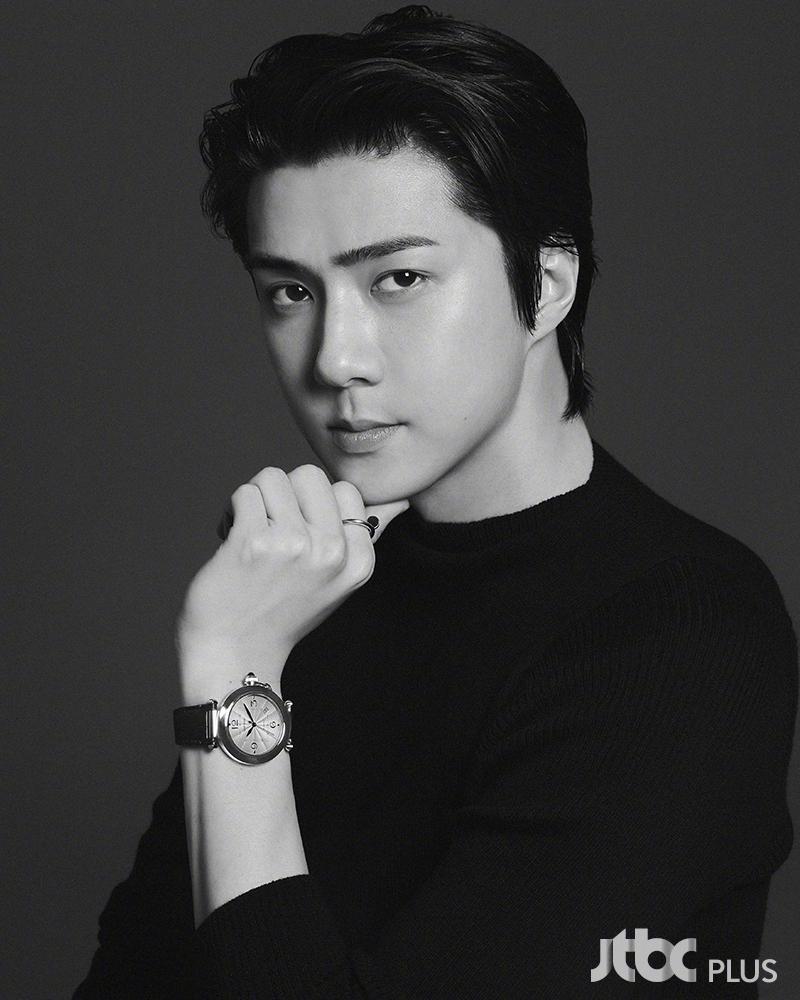 exo吴世勋宣传照公开,红色皮衣华丽贵气,和粉墨金智秀获同品牌青睐