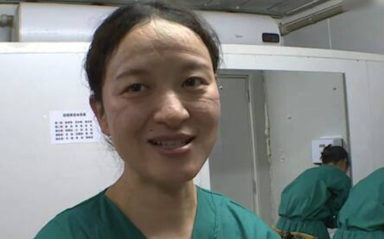 最美逆行者|《最美逆行者》央视1套开播，仅仅看了几分钟，就忍不住流下眼泪