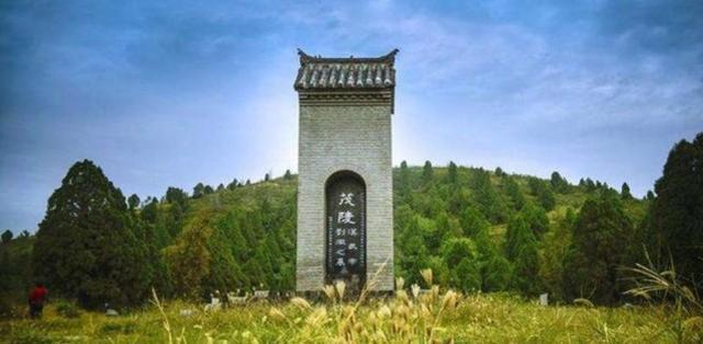 董卓盗汉武帝茂陵打开棺材见到一样东西吓傻了忙修陵赔罪