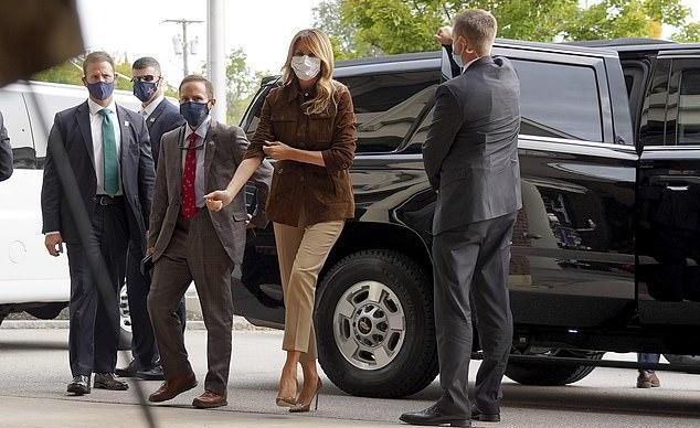 梅拉尼娅终于换裤装!