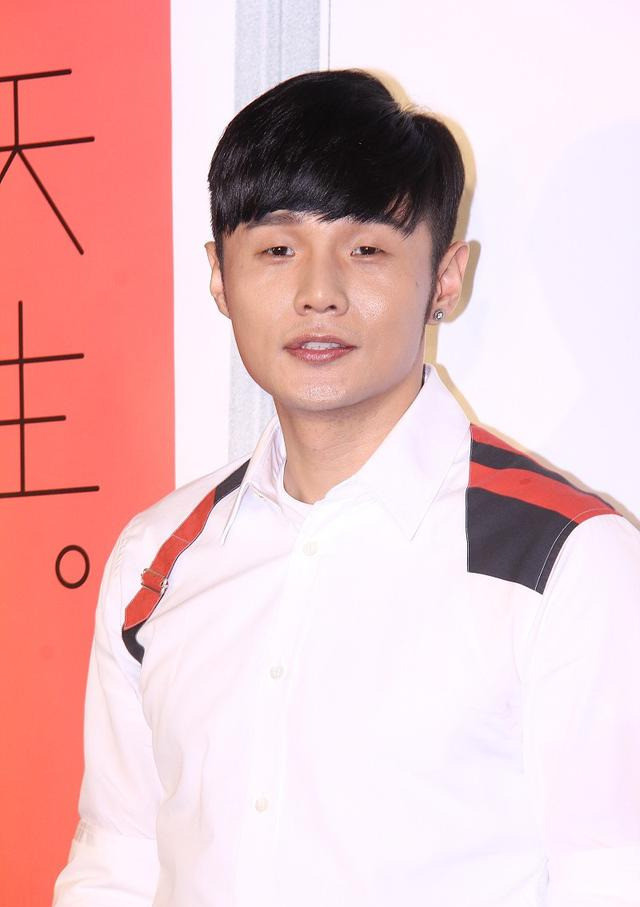 一个人就是一只乐队,命运多舛,音乐才子李荣浩