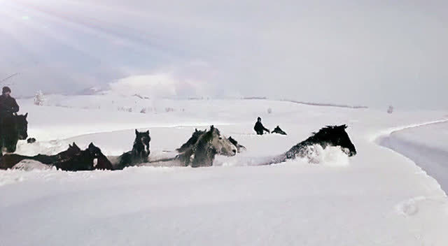 地球|新疆“六月飞雪”，前日内蒙古又下大雪，学者：地球这是怎么了？