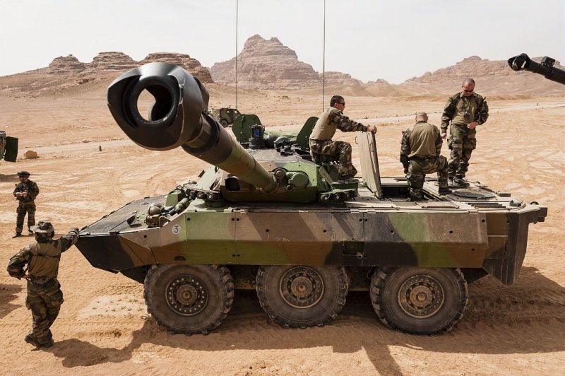 法国潘哈德m8装甲车半个世纪前的轮式坦克莫名其妙被放弃