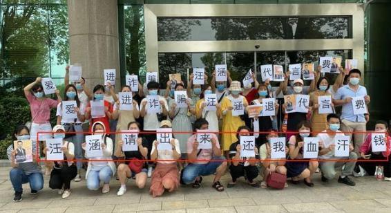 胡军|胡军代言疑似也翻车！三十多万百姓刷屏求发声，还有人留言要跳楼