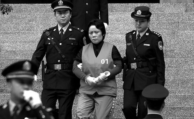 人称"重庆谢姐",同时包养16名男子享乐|谢才萍|重庆|赌场