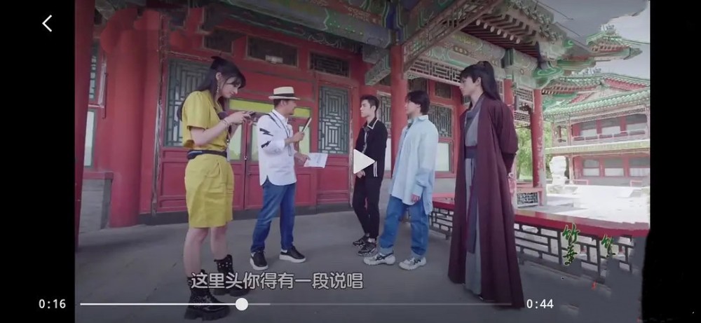 郑爽|郑爽总爱节目中玩手机，看完《吐槽大会》，终于知道原因了
