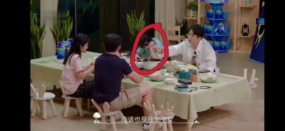 郑爽|郑爽总爱节目中玩手机，看完《吐槽大会》，终于知道原因了