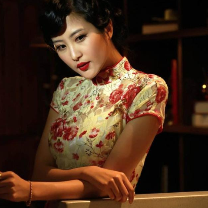 爱妾被抓供人展览他一听急了忙用一百列火车皮换了回来